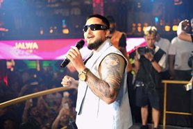 Khan Saab performing in Jalwa Club night 